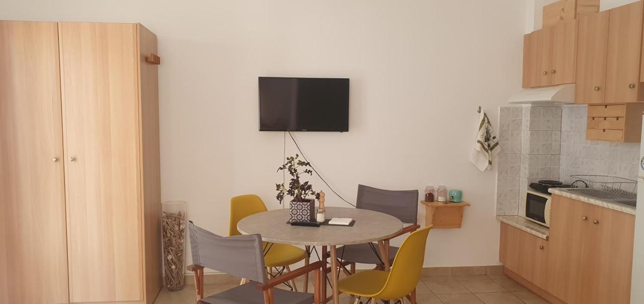 Γ3 - The Weekend Getaway One Apartment Aigio Exterior photo